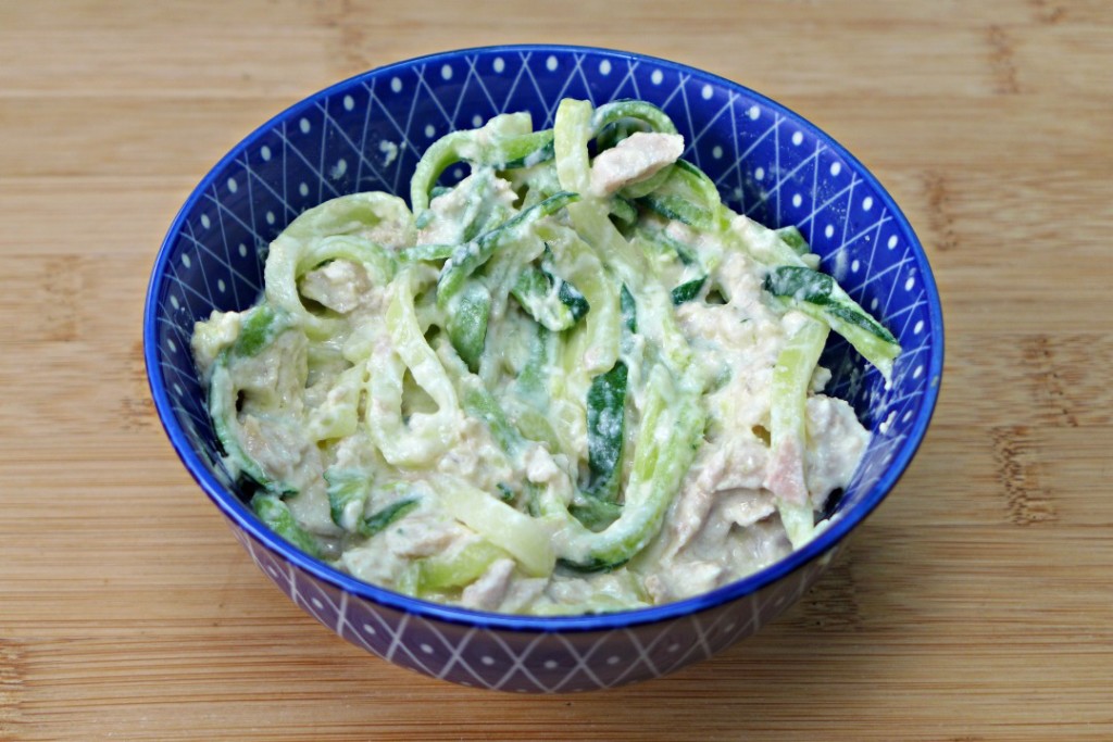 Tuna with zucchini noodles and mascarpone