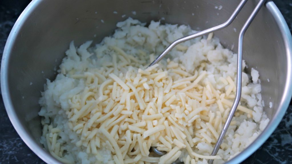 Cheesy Cauliflower Mashed Potatoes - Low Carb & Keto Diet Friendly Cauliflower Mash Recipe