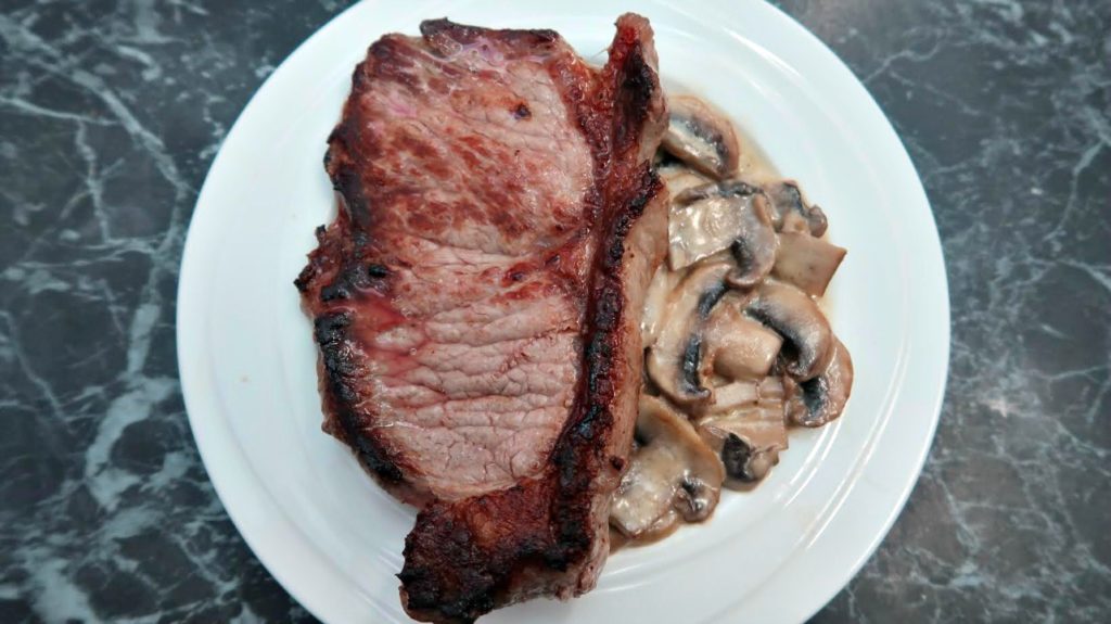 How To Cook The Perfect Steak with an easy low carb mushroom sauce accompaniment.