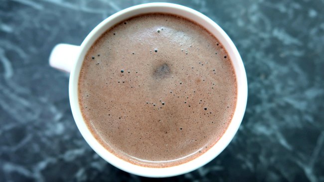 Mint Hot Chocolate Recipe - Low Carb Keto Diet friendly Hot Chocolate Recipes that's sugar free and has almond milk and heavy cream. The perfect dessert treat.