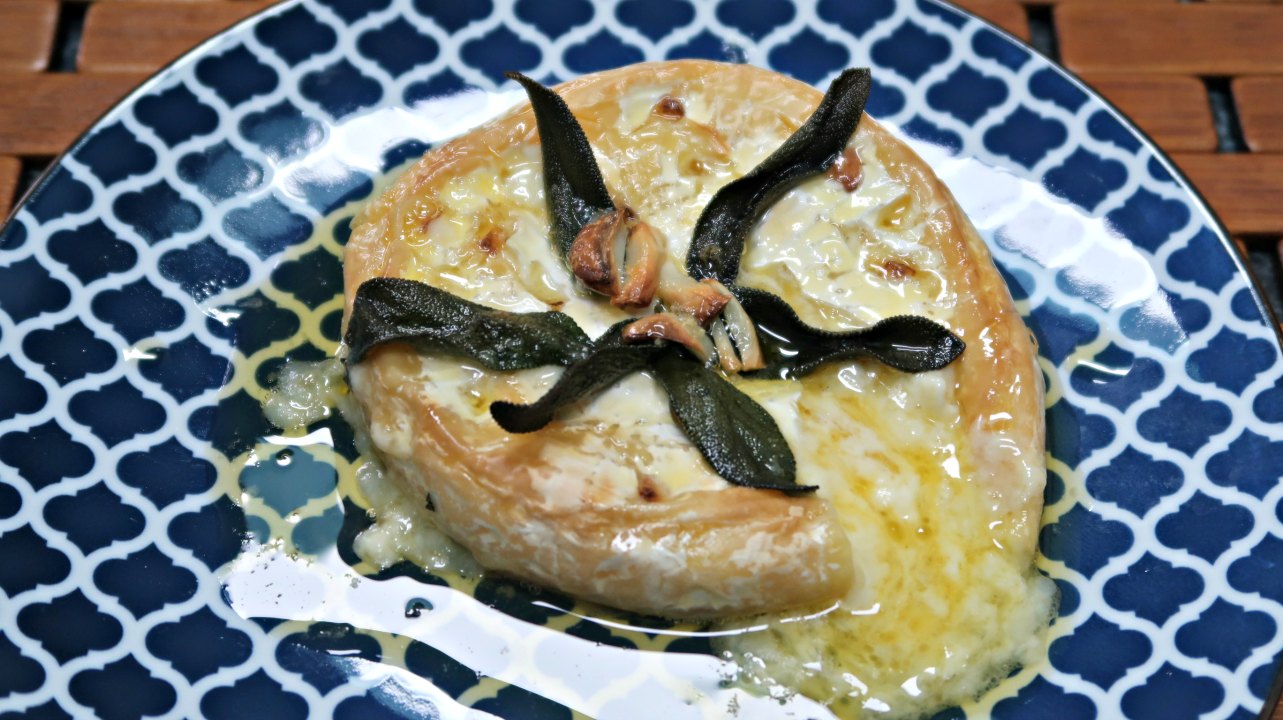 Garlic-Baked-Brie-Recipe-Low-Carb-Keto