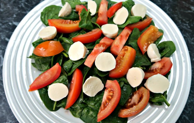 Tomato-Bocconcini-Salad-Recipe-easy-low-carb-appetizer-salads