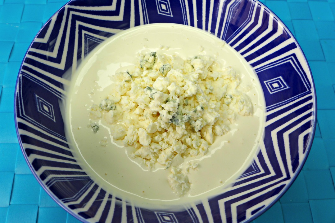 Low-Carb-Blue-Cheese-Dressing-Recipe