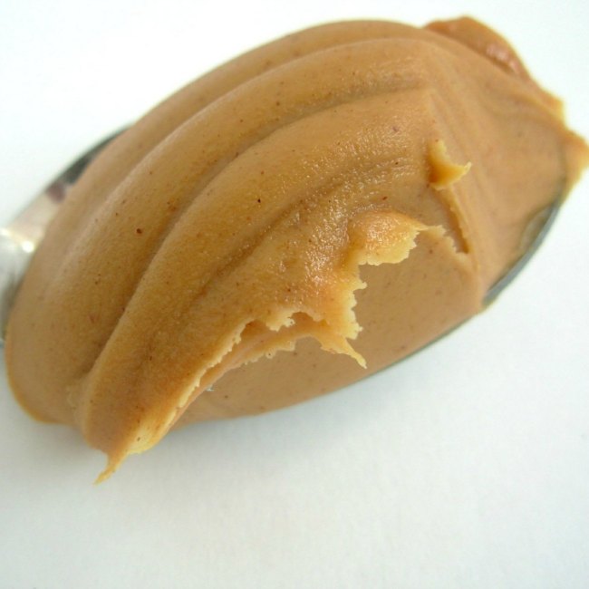 Keto-Erdnussbutter-Snack
