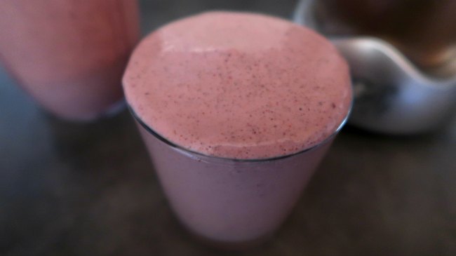 Easy Berry and Peanut Butter Protein Smoothie - without protein powder