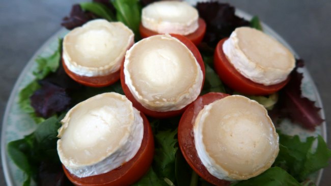 Warm Goat's Cheese Salad with tomatoes and salad leaves