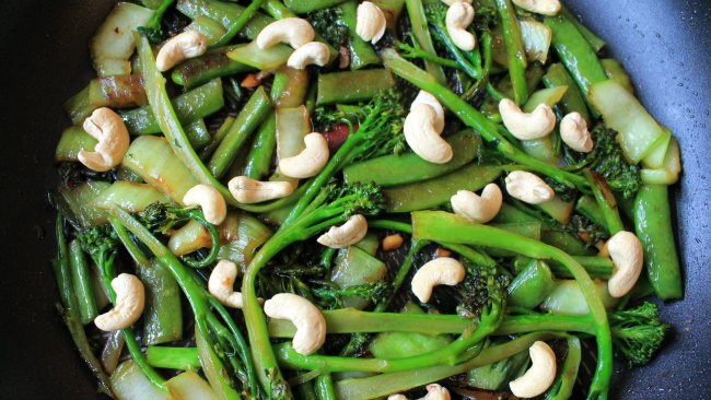 Low carb stir fry with green vegetables