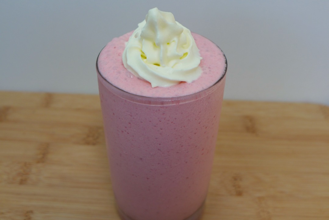 Keto raspberry vanilla smoothie for breakfast with no eggs