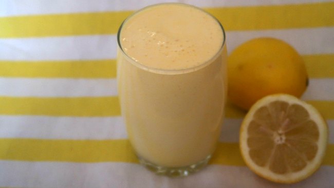 Low carb lemon superfood breakfast smoothie
