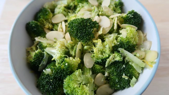 Keto Vegan Broccoli Slaw