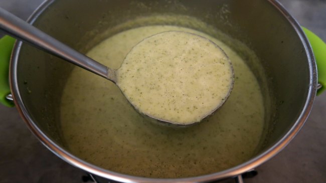 Cheesy low carb keto broccoli soup