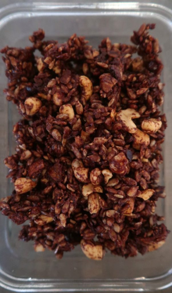 How to make easy homemade chocolate nutty granola