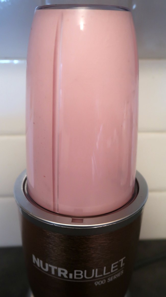 Keto raspberry cheesecake smoothie