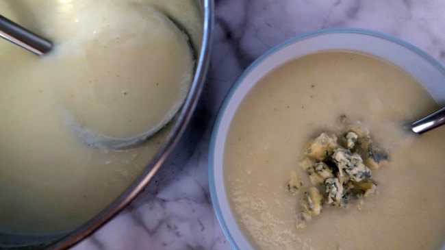 Low Carb Cauliflower and leek soup recipe