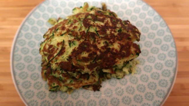 Cheesy keto zucchini fritters