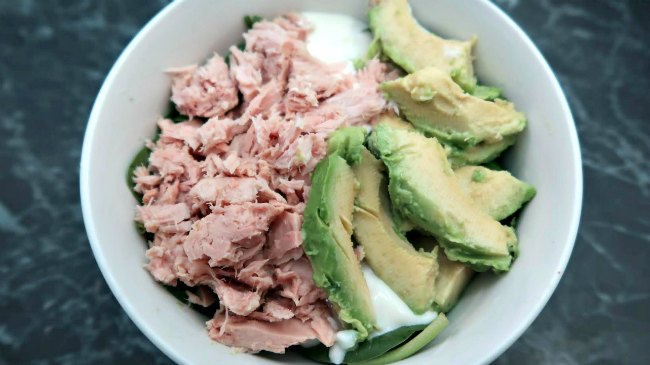 Easy low carb keto tuna salad lunch bowl
