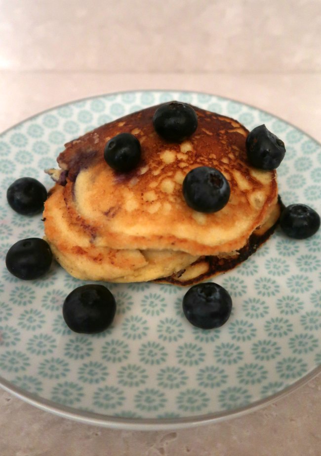 How to make low carb keto pancakes with blueberries and almond flour