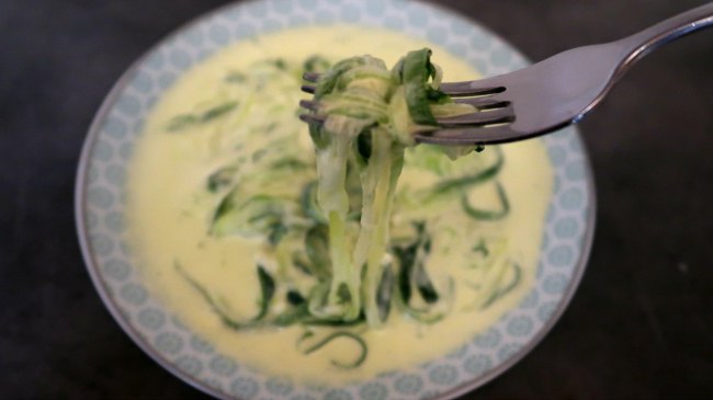Zucchini noodles with low carb alfredo sauce