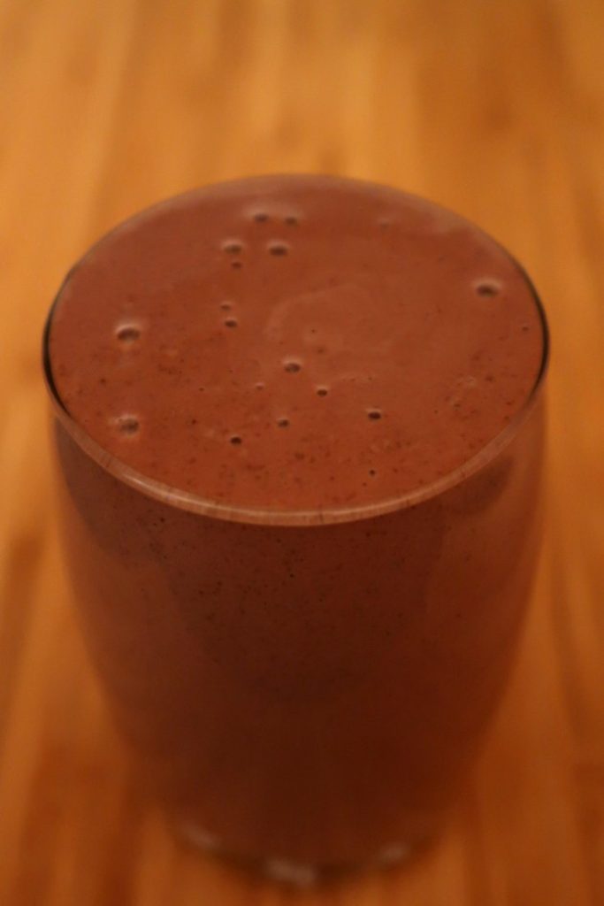 How to make a chocolate smoothie for breakfast