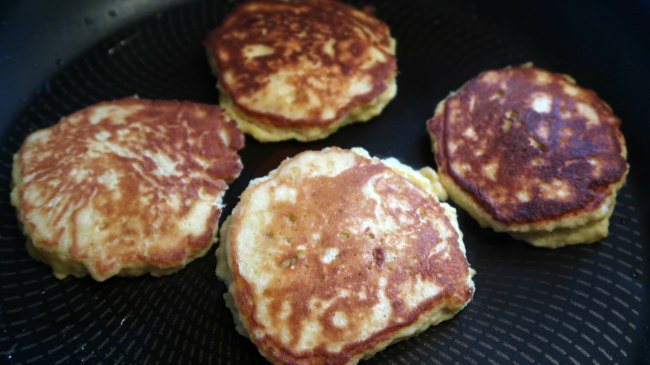 Coconut flour banana pancakes