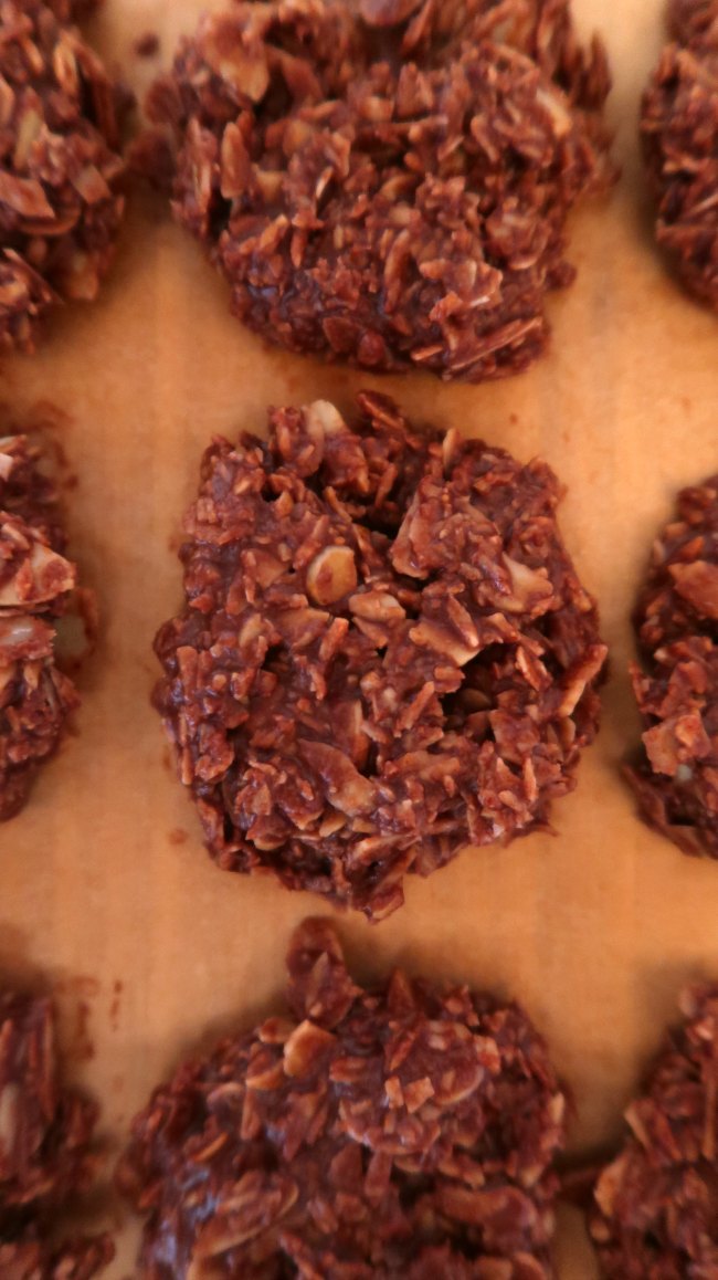 How to make easy no bake cookies with chocolate and peanut butter
