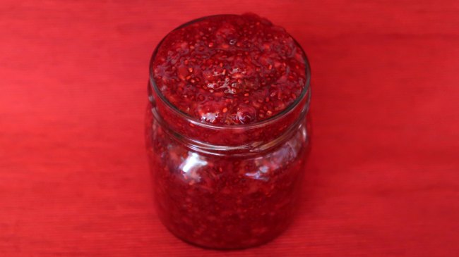 Easy low carb keto sugar free mixed berry jam with chia seeds