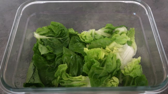 Lettuce in the salad dish