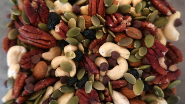 How to Make Low-Carb Trail Mix