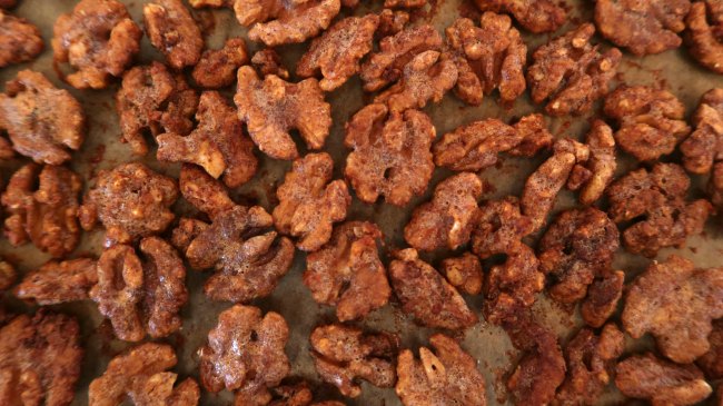 Easy Candied Walnuts Recipe - low carb, keto and sugar free