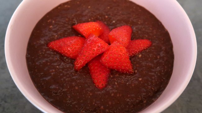 Keto chocolate chia breakfast pudding