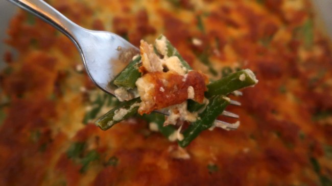 Fork with green beans and cheese