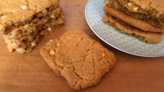 White Chocolate Chip Oatmeal Cookies Recipe - How to make easy white chocolate cookies