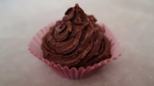 Chocolate Cream Cheese Frosting Recipe - How to make easy homemade dark chocolate whipped cream cheese icing with cocoa powder