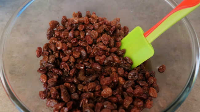 Bowl of raisins
