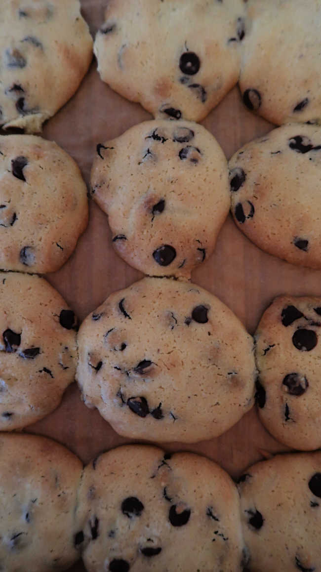 How to make easy homemade cookies with dark chocolate chips