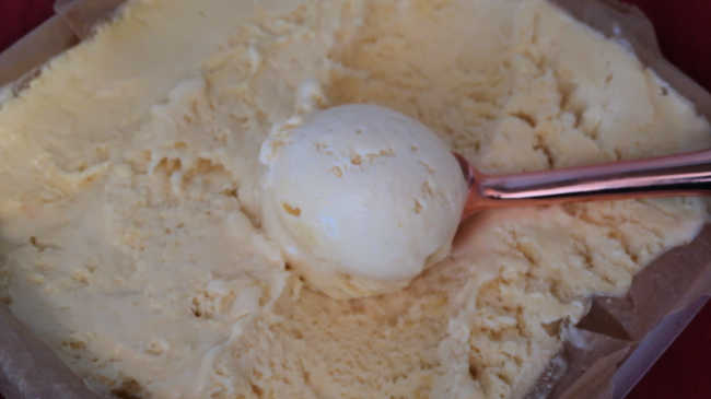 No Churn Vanilla Ice Cream Recipe - an easy creamy no bake dessert without condensed milk