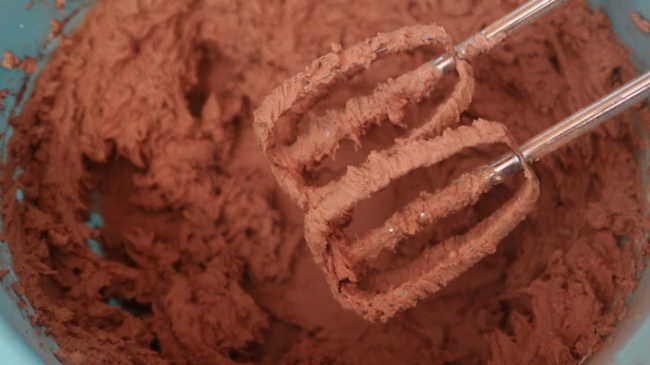 Mascarpone Chocolate Frosting Recipe - How to make easy 4 ingredient creamy icing