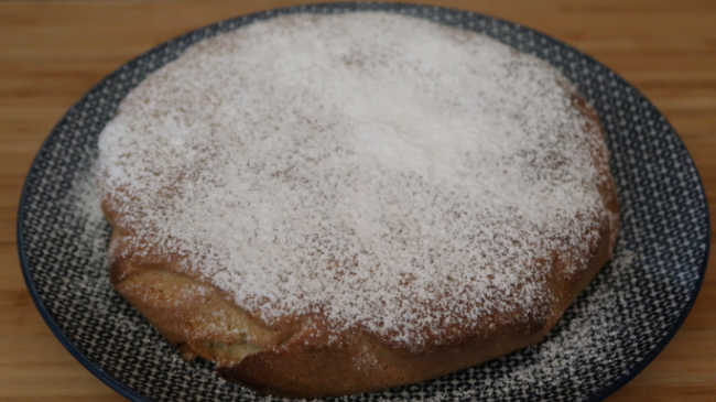 Cake topped with icing sugar