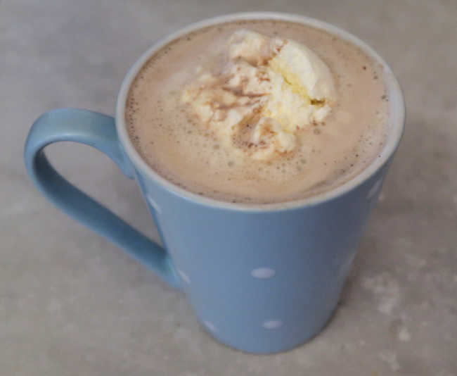 طرز تهیه شیر جو دوسر با شکلات داغ - نوشیدنی خامه ای کاکائوی داغ
