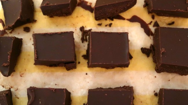 Chocolate peanut butter fudge - 3 ingredient keto desserts
