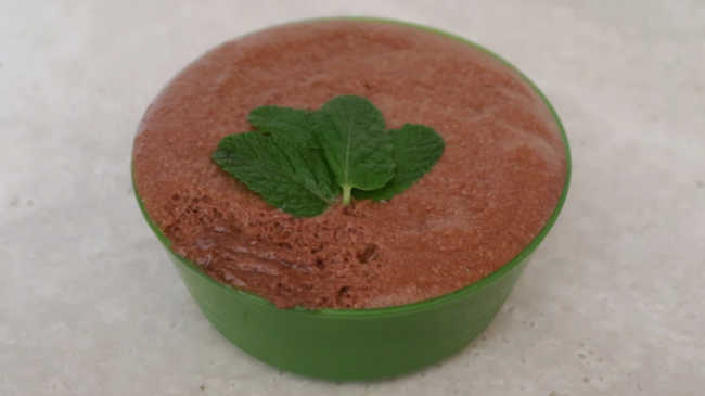 Mint chocolate mousse - 3 ingredient keto desserts