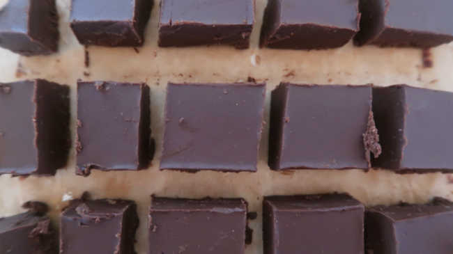 Easy low carb Chocolate peanut butter fudge snack
