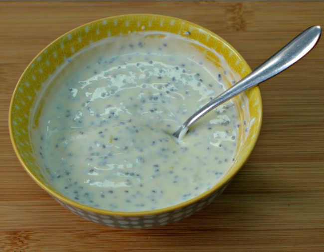 Chia pudding with lemon curd