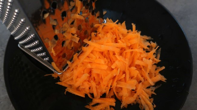 Grating raw carrots