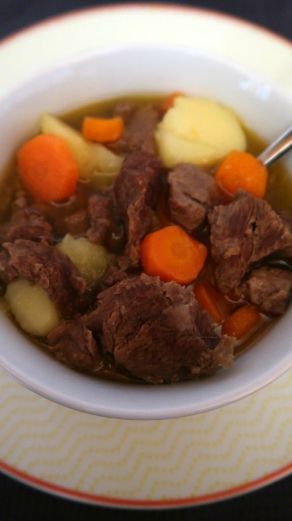 How to make Irish stew with carrots and potatoes