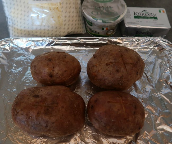 How to make baked potatoes - recipes for leftover spaghetti sauce