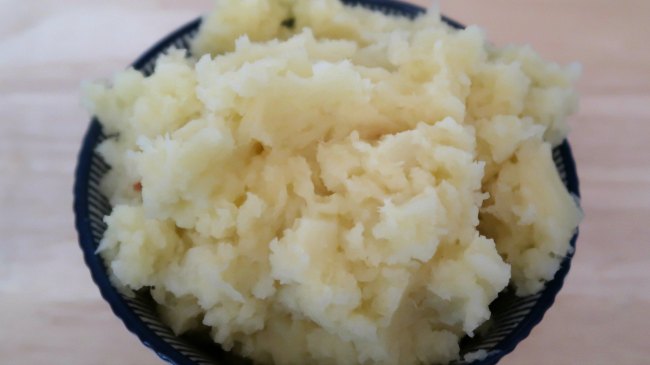 Parsnip Mash Recipe - How to cook creamy mashed parsnips with garlic
