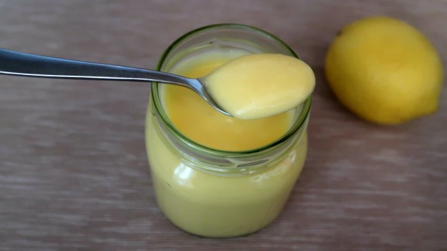 Spoon of the best homemade lemon curd