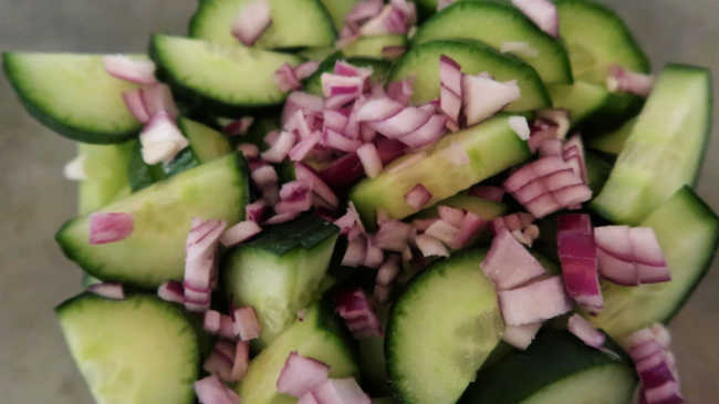 How to make cucumber and onion salad