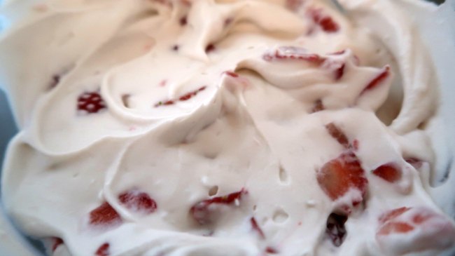 Vegan strawberry cheesecake mousse - dairy free dessert recipes
